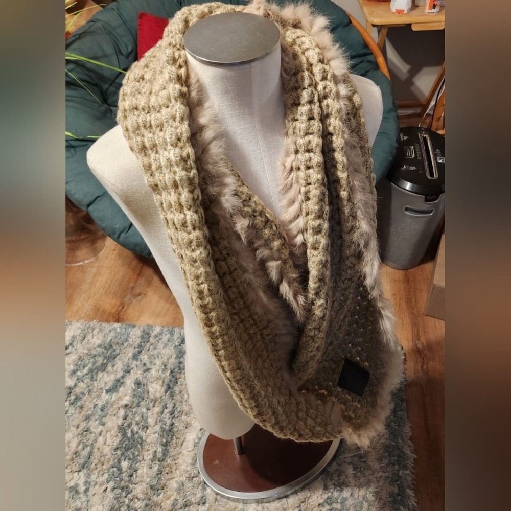LA FIORENTINA Infinity Scarf with Genuine Rabbit Fur Trim/Fringe - Tan NWT